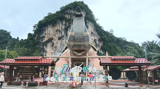 Plai Phraya District